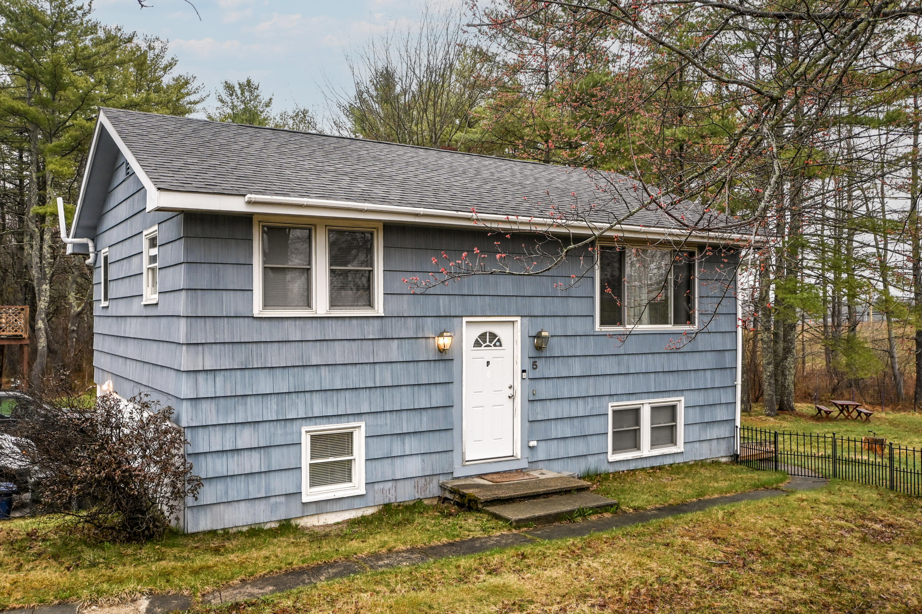 5 Buxton Road Saco, ME 04072 - Photo 4 of 42 5BuxtonRd-2