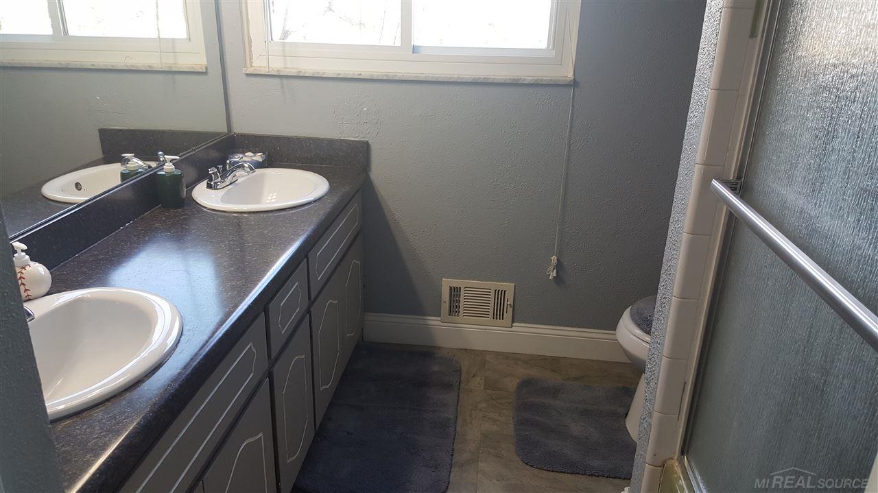 47612 Card Macomb, MI 48044 - Photo 19 of 21 31315051-18.JPG