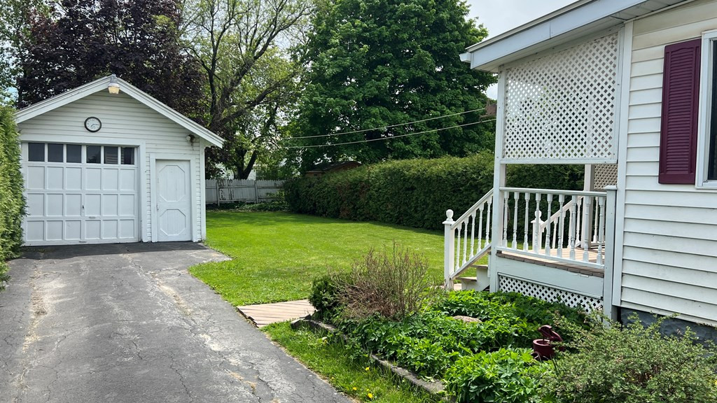 35 Pratt Street Rouses Point, NY 12979 - Photo 8 of 44 Gallery Image 8