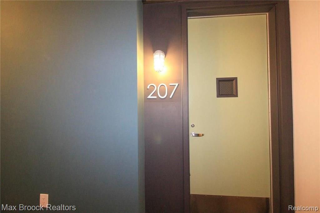 211 East 9 Mile Road, Unit 207 Ferndale, MI 48220 - Photo 25 of 30