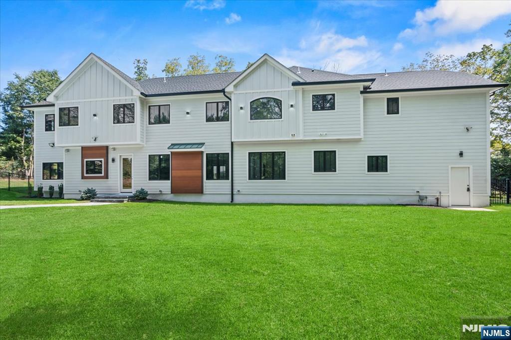 23 Brook Road Upper Saddle River, NJ 07458 - Photo 4 of 27 a view of a back yard of front of house