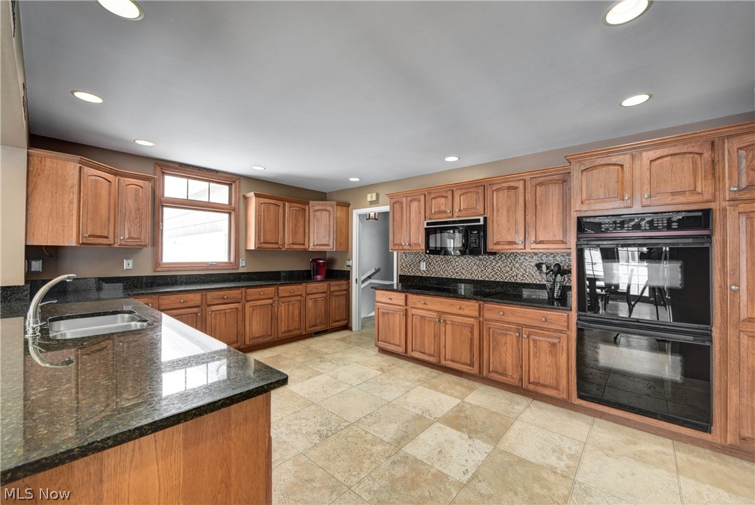 4900 Countryside Road Lyndhurst, OH 44124 - Photo 6 of 35