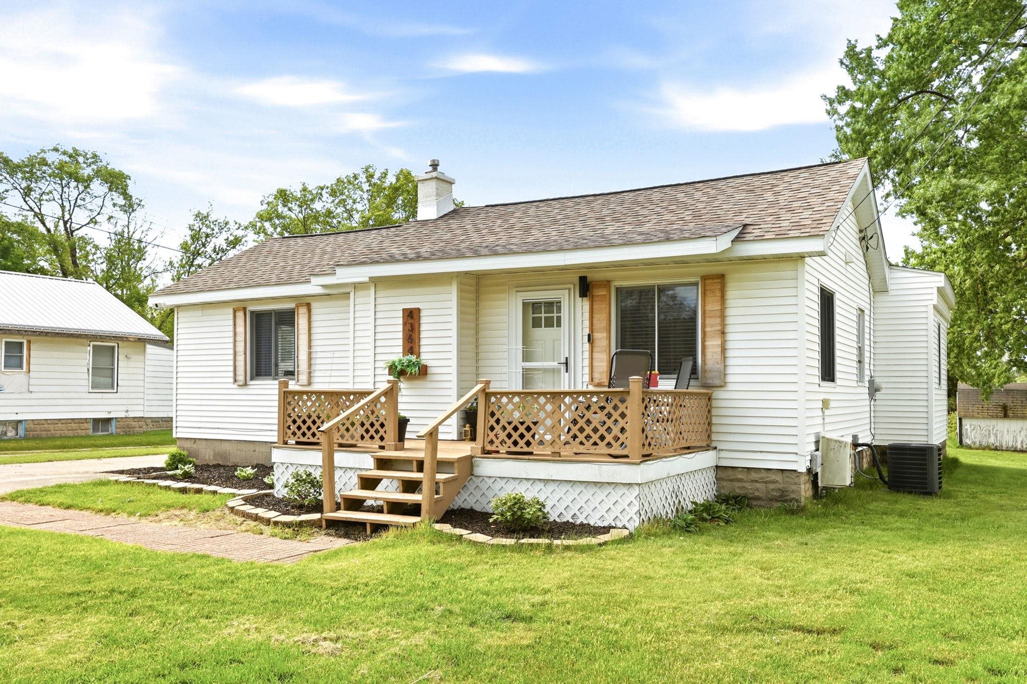 4364 Baker Road Bridgeport, MI 48722 - Photo 3 of 36