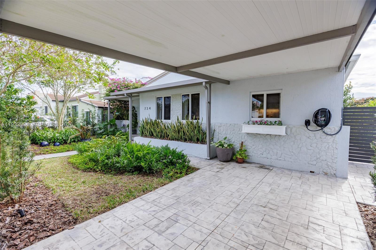a view of a house with porch and garden