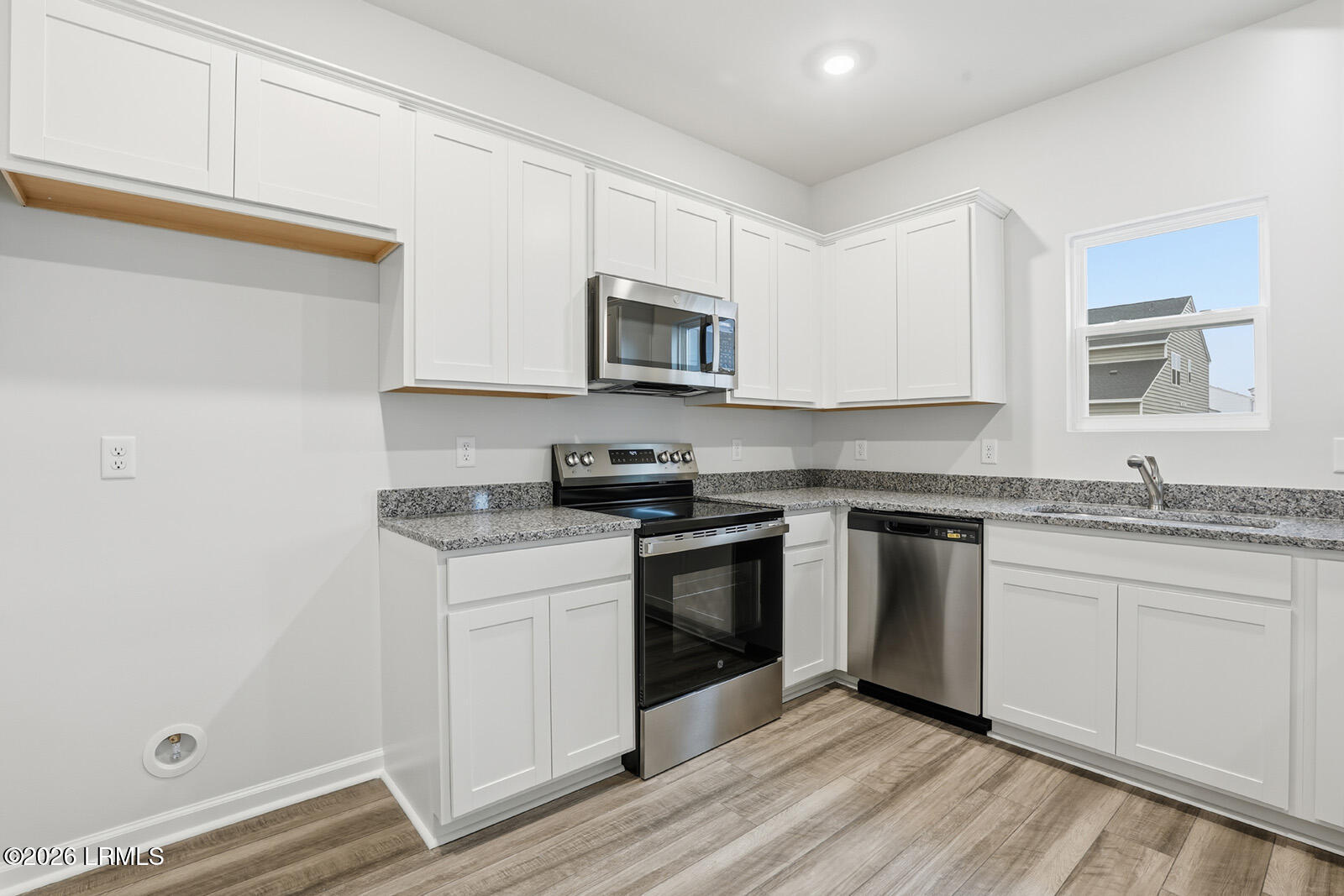 53 Landing Road Ridgeland, SC 29936 - Photo 3 of 22 Kitchen