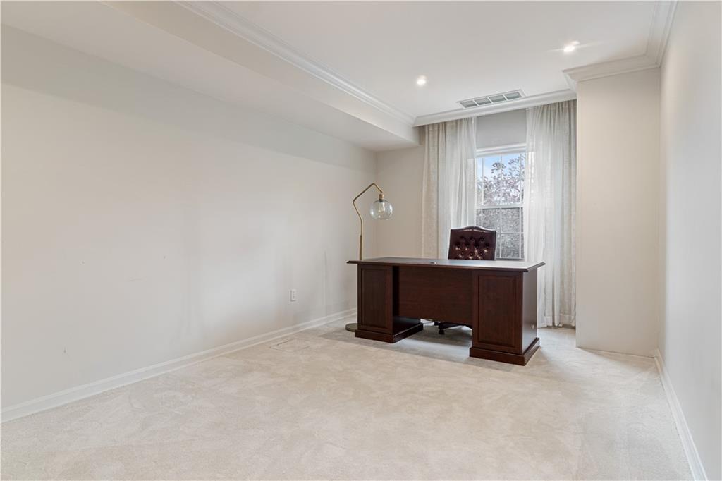 5825 Fifth Avenue, Unit 313 Pittsburgh, PA 15232 - Photo 22 of 24 a room with a desk and a window
