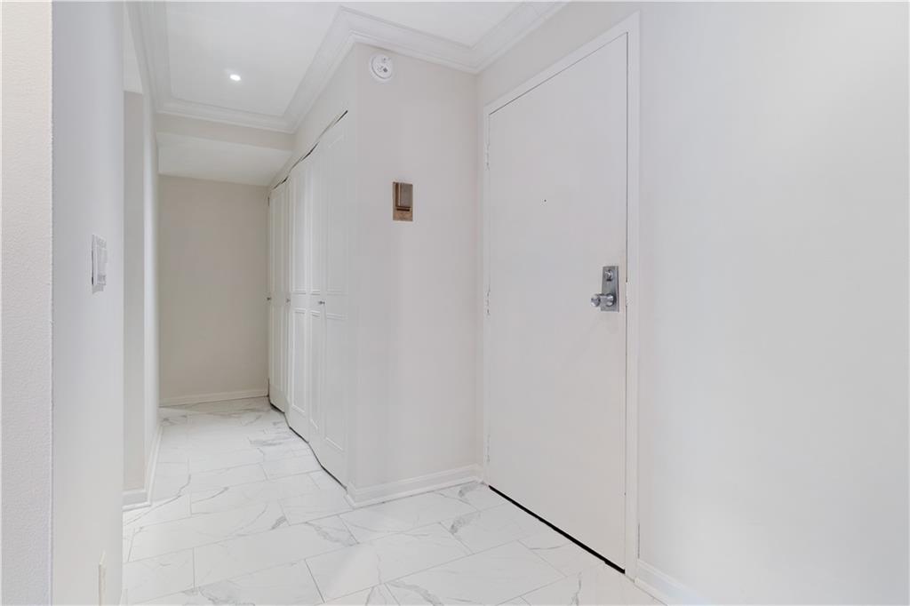5825 Fifth Avenue, Unit 313 Pittsburgh, PA 15232 - Photo 6 of 24 a view of hallway