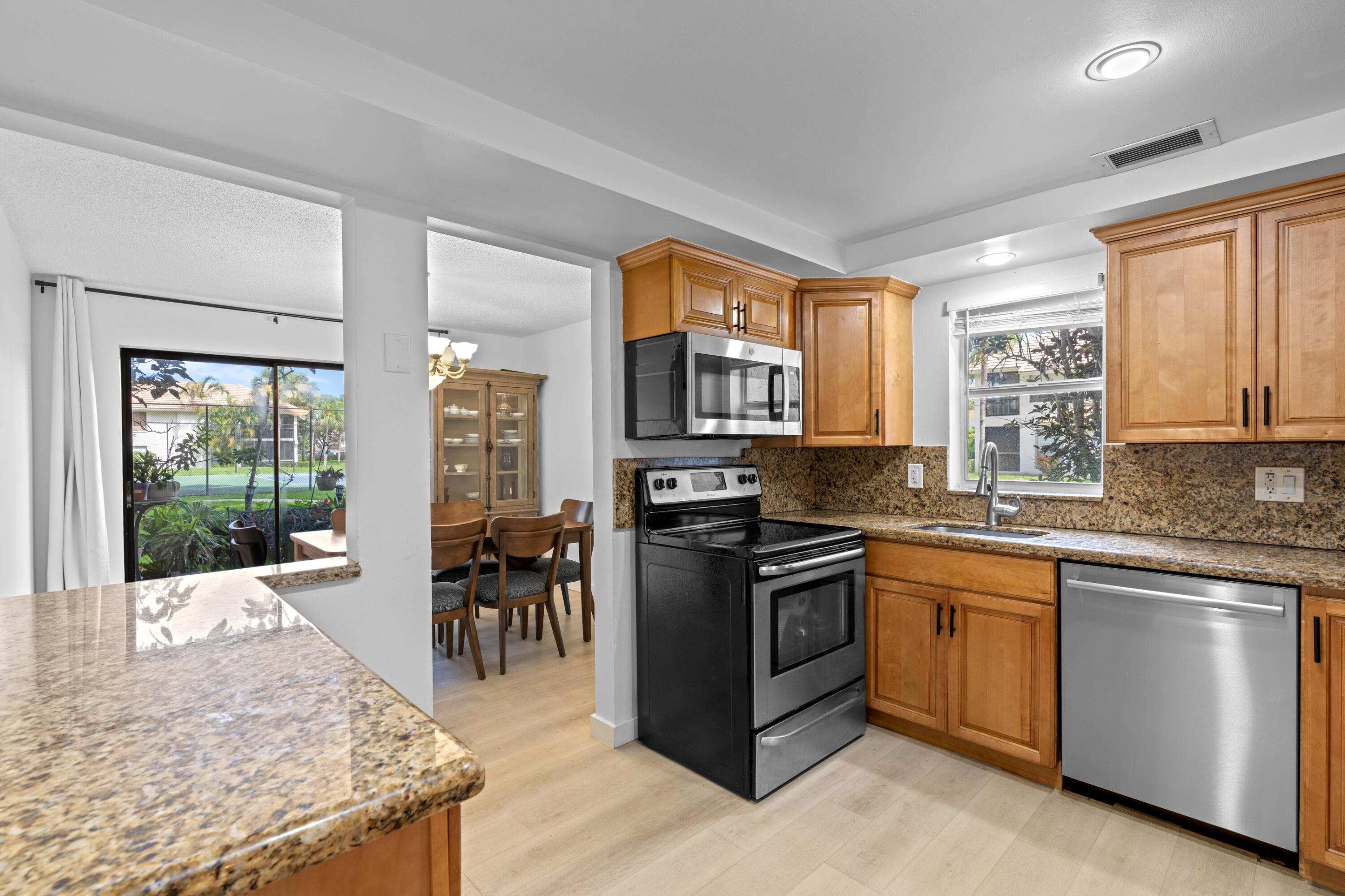 149 Northwest 70th Street, Unit 302B Boca Raton, FL 33487 - Photo 9 of 44 Kitchen