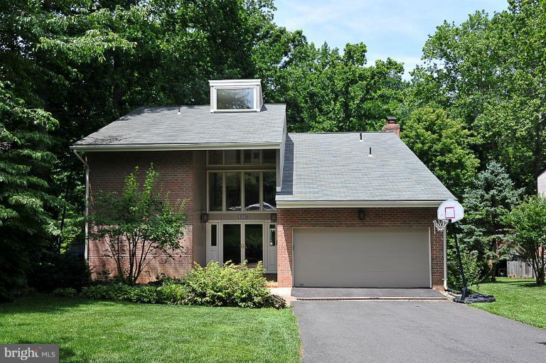 1938 Rockingham Street McLean, VA 22101 - Photo 4 of 4 a house view with a garden