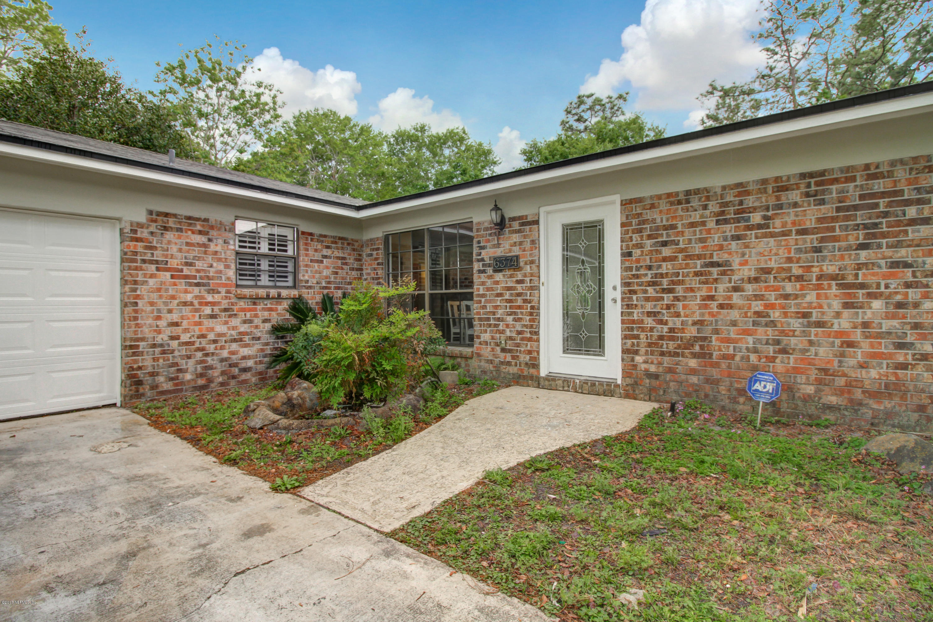 6374 Townsend Road Jacksonville, FL 32244 - Photo 3 of 32 Rave Home Staging Yukon (32)