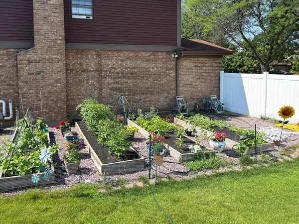$825,000 | 805 Sutton Drive, Northbrook, IL 60062