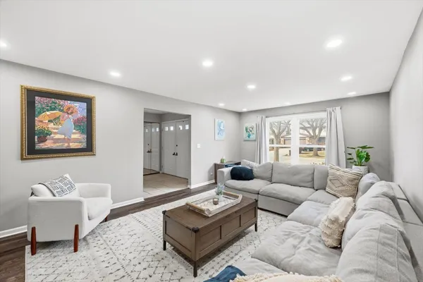 $825,000 | 805 Sutton Drive, Northbrook, IL 60062