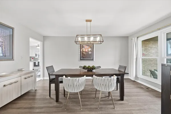 $825,000 | 805 Sutton Drive, Northbrook, IL 60062