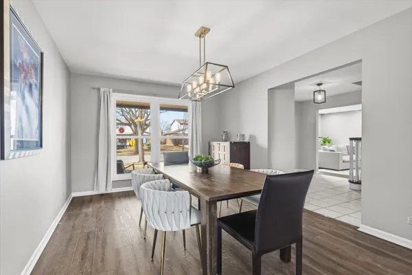 $825,000 | 805 Sutton Drive, Northbrook, IL 60062