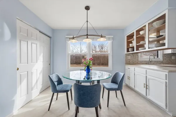 $825,000 | 805 Sutton Drive, Northbrook, IL 60062