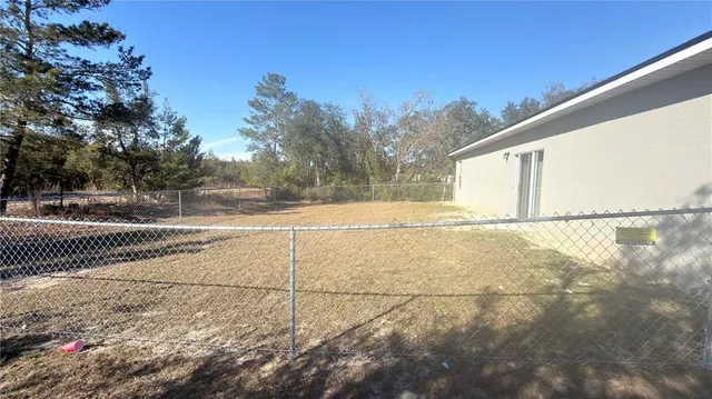 a view of yard with trees