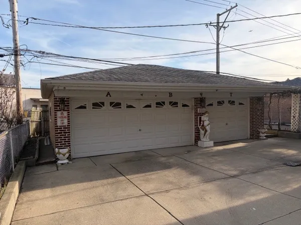 $829,000 | 8053 West Churchill Avenue, Niles, IL 60714