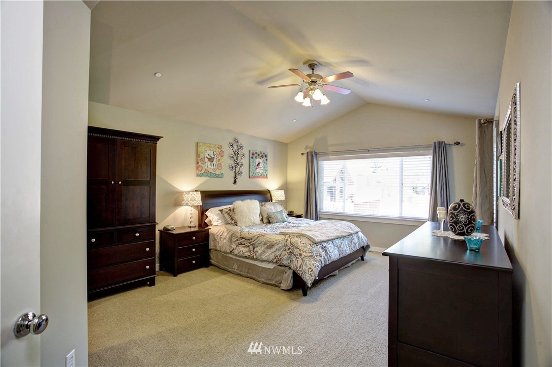 16432 159th Court Southeast Renton, WA 98058 - Photo 12 of 25 Gallery Image 12