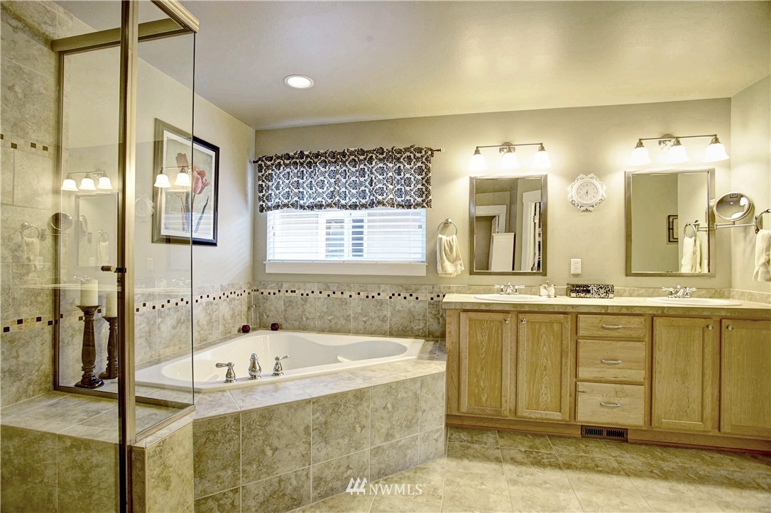 16432 159th Court Southeast Renton, WA 98058 - Photo 14 of 25 Gallery Image 14