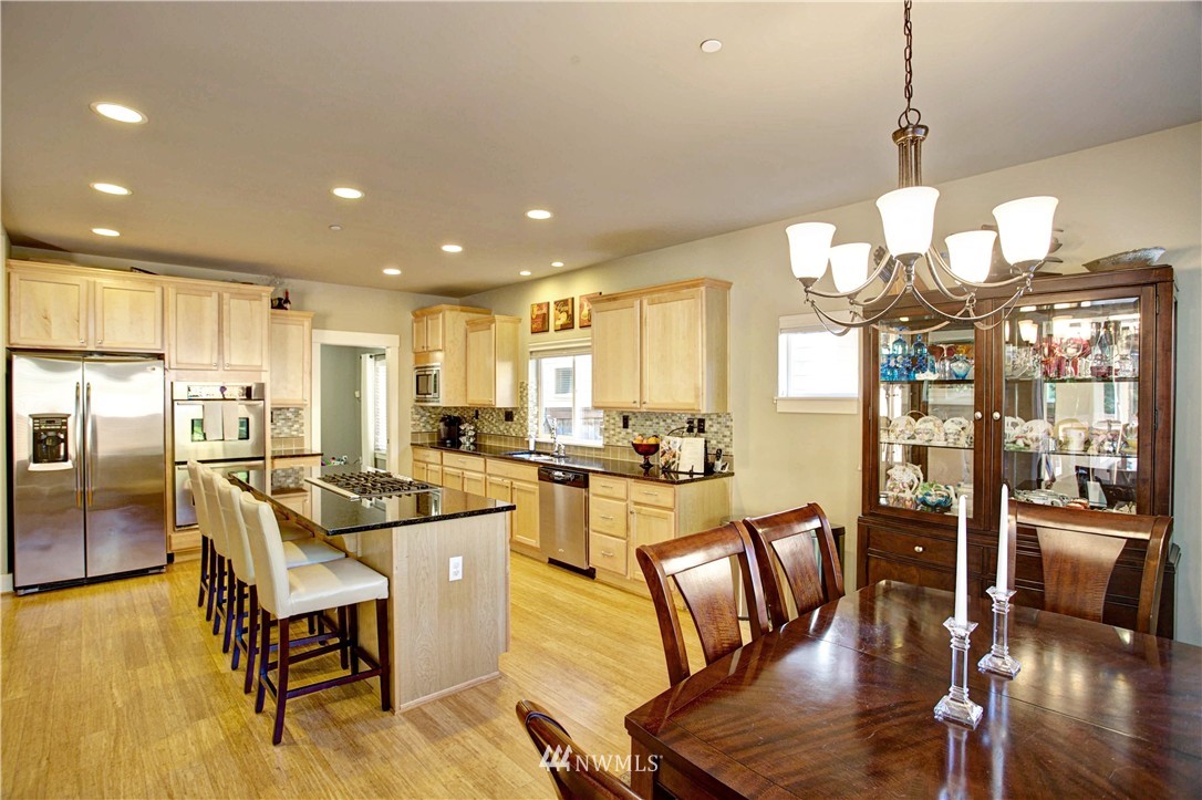 16432 159th Court Southeast Renton, WA 98058 - Photo 9 of 25 Gallery Image 9
