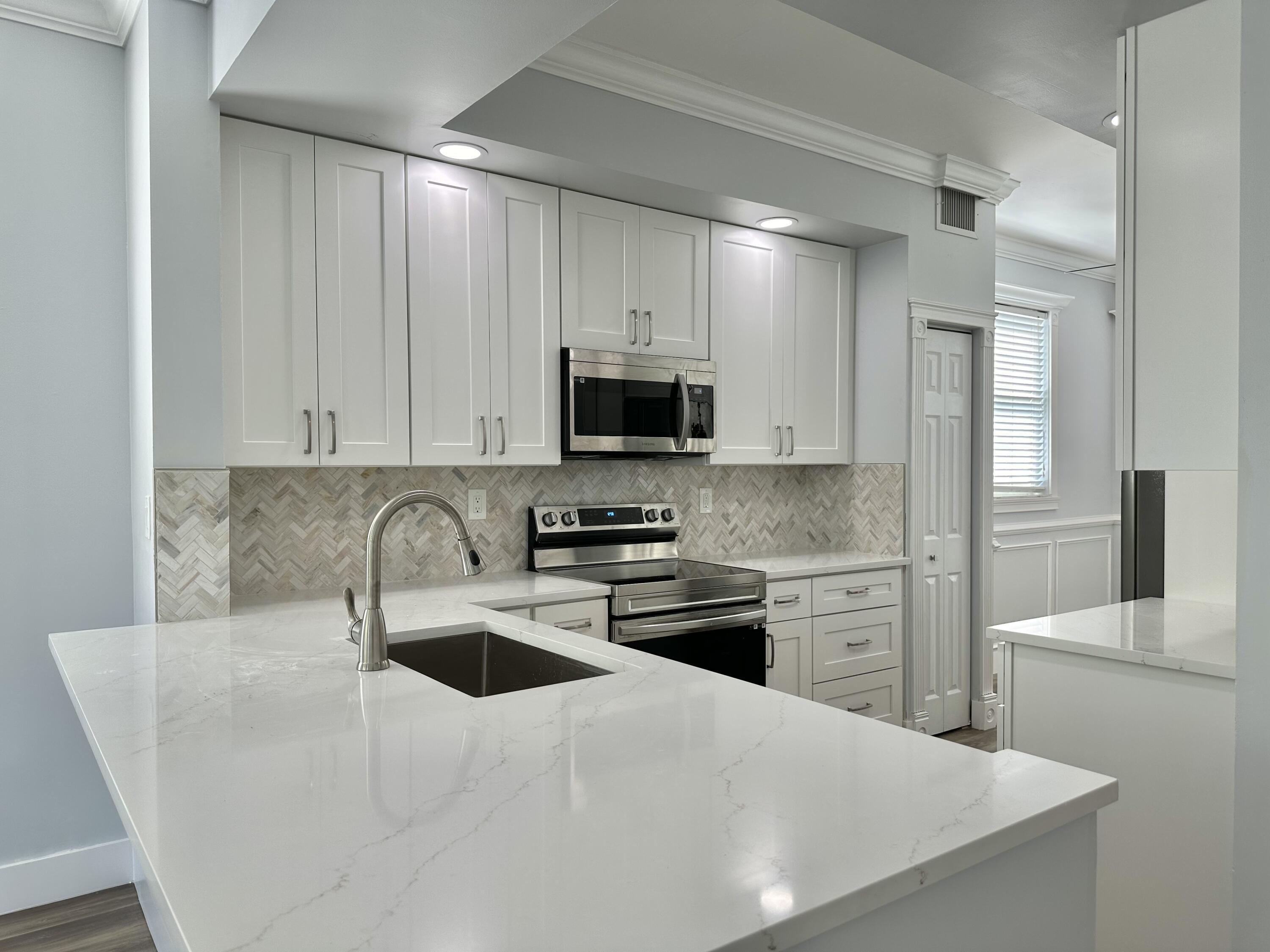 27 Royal Palm Way, Unit 406 Boca Raton, FL 33432 - Photo 8 of 45 IMG_6187