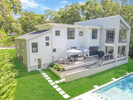 17 Milton Avenue, Sag Harbor, NY 11963