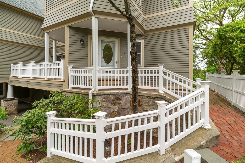 21 Pine Street, Unit 5 Manchester, MA 01944 - Photo 2 of 32
