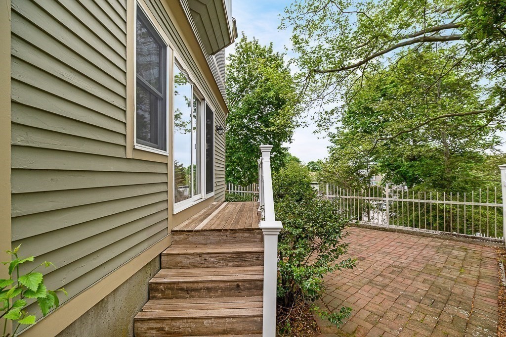 21 Pine Street, Unit 5 Manchester, MA 01944 - Photo 22 of 32