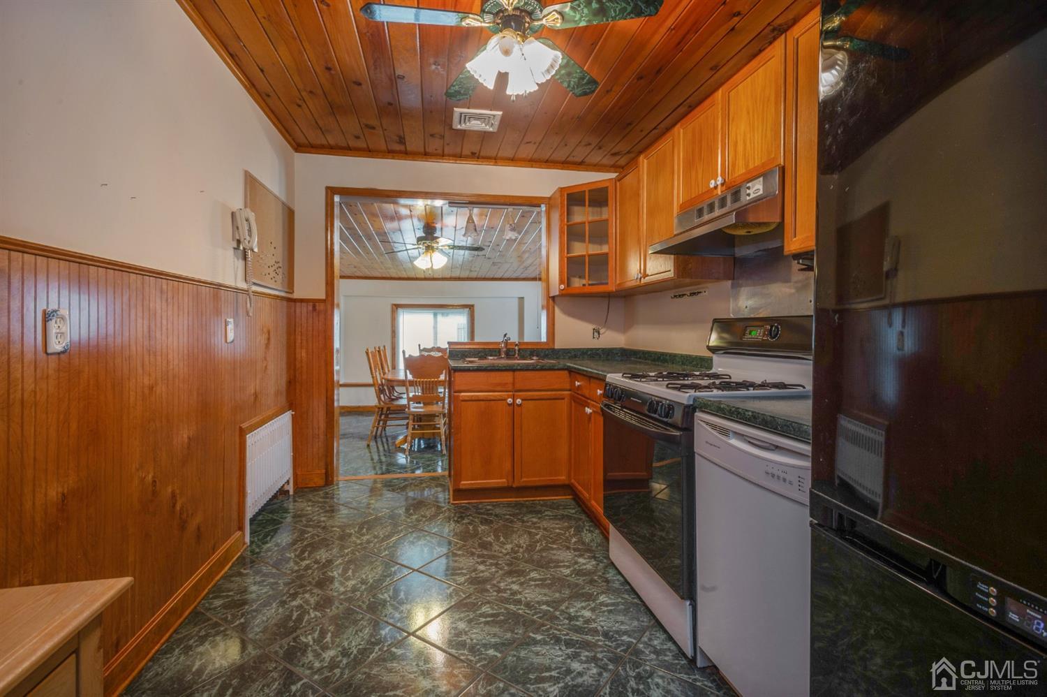 38 Greenbrook Road Middlesex, NJ 08846 - Photo 7 of 18 a kitchen with a stove and a refrigerator