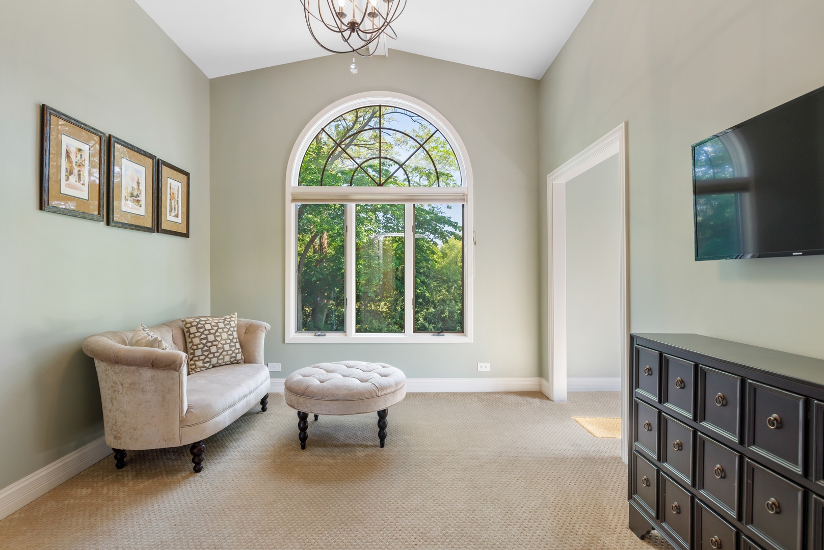 800 Sterling Road Inverness, IL 60067 - Photo 28 of 43 a living room with furniture and a large window