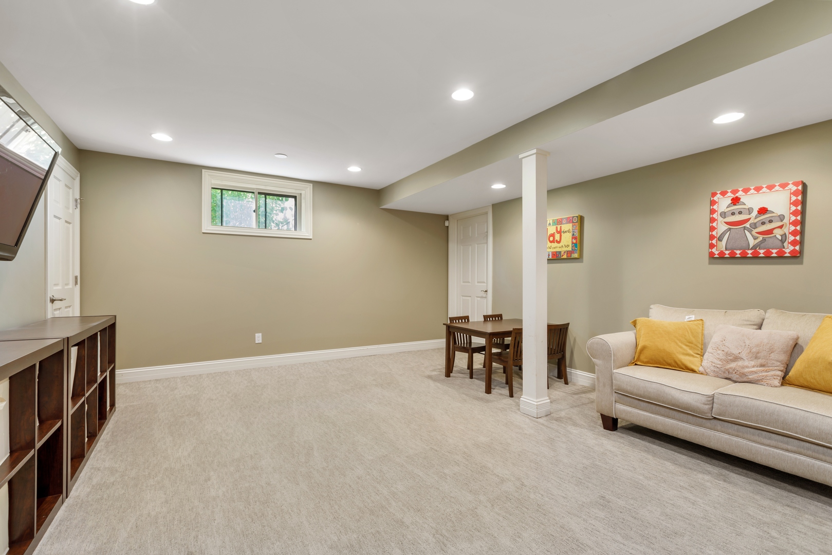 800 Sterling Road Inverness, IL 60067 - Photo 38 of 43 a living room with furniture and a flat screen tv