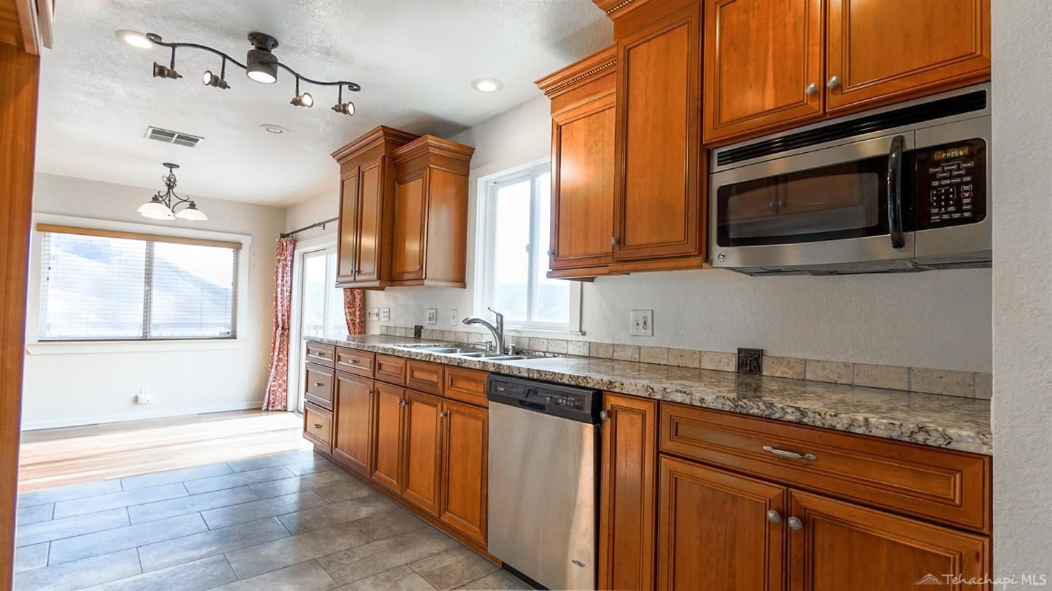 25401 Bear Valley Road Tehachapi, CA 93561 - Photo 8 of 35 Gallery Image 8