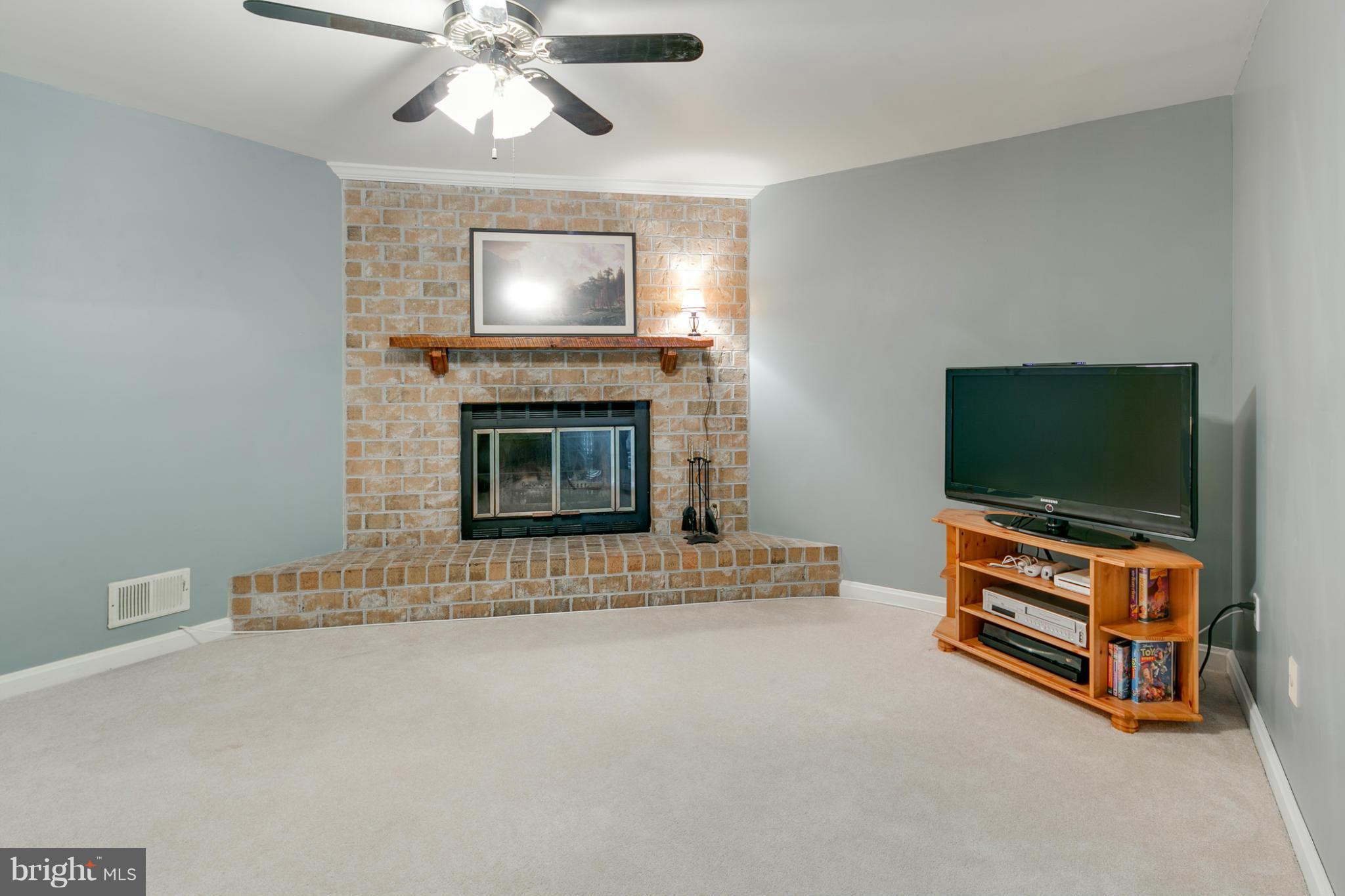 9727 Early Spring Way Columbia, MD 21046 - Photo 22 of 30 Family Room