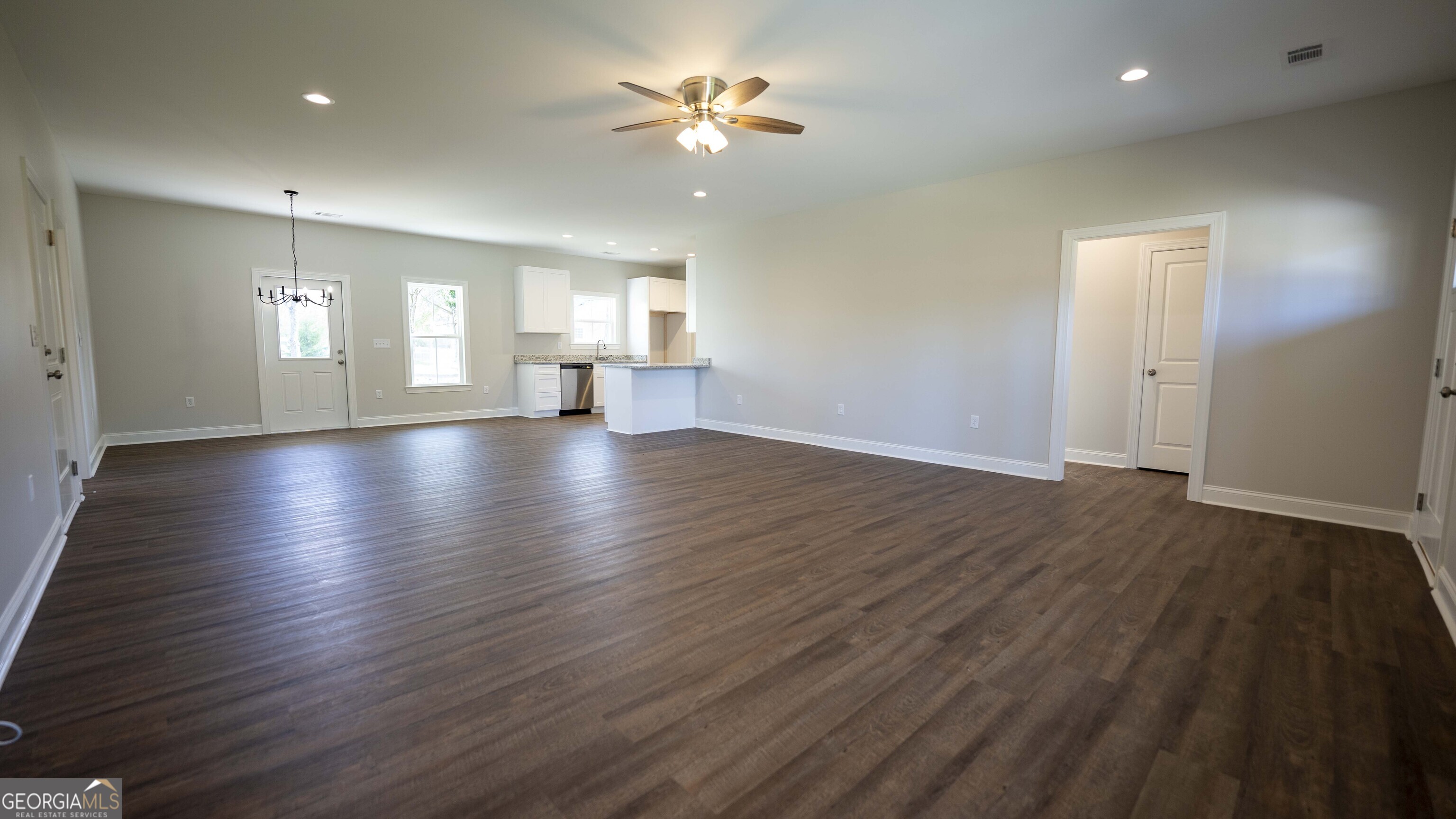 264 Ann Street Cochran, GA 31014 - Photo 4 of 26