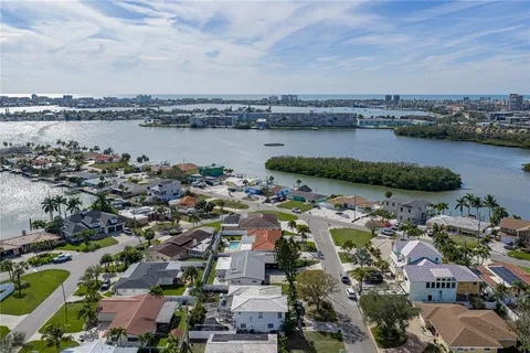 $809,900 | 6619 Blue Heron Drive South, St. Petersburg, FL 33707
