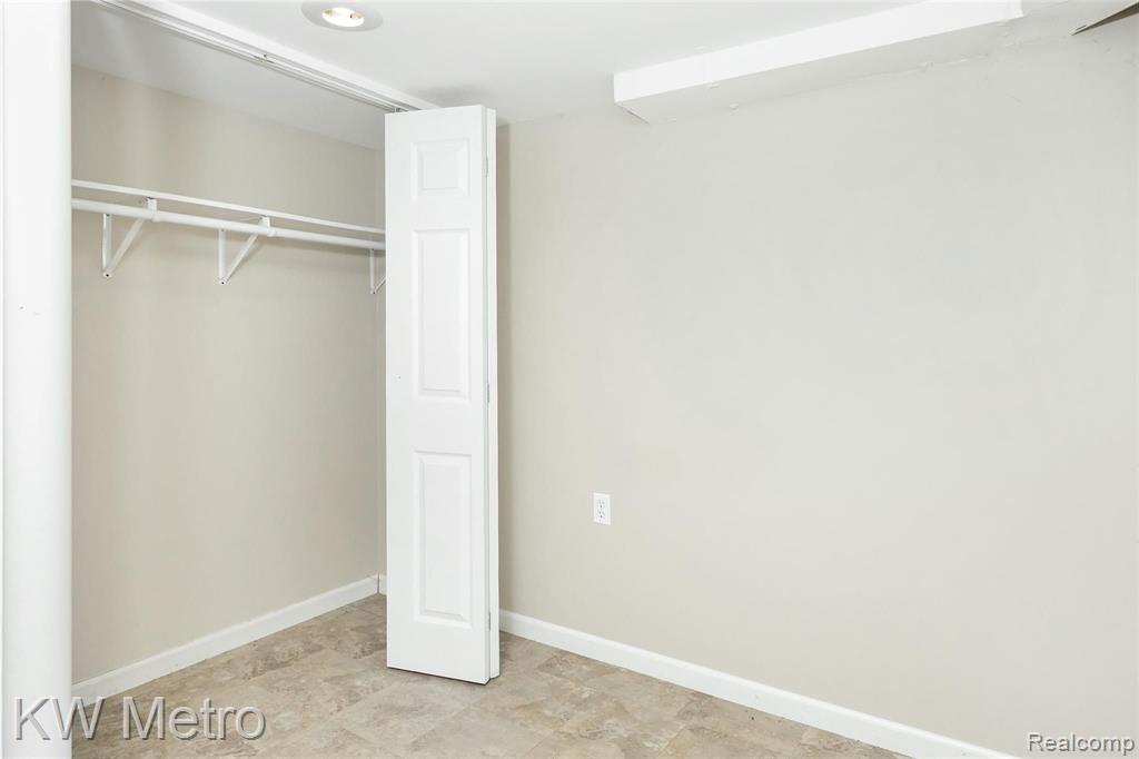 42309 Waterfall Road Northville, MI 48168 - Photo 43 of 58