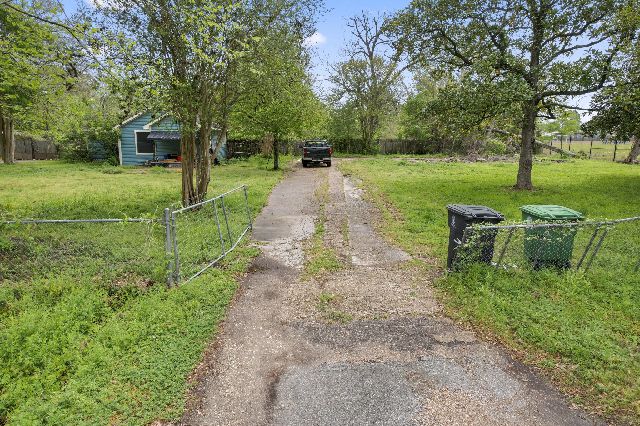 6302 Tuskegee Street Houston, TX 77091 - Photo 16 of 27 a view of a backyard with table and chairs and a large tree