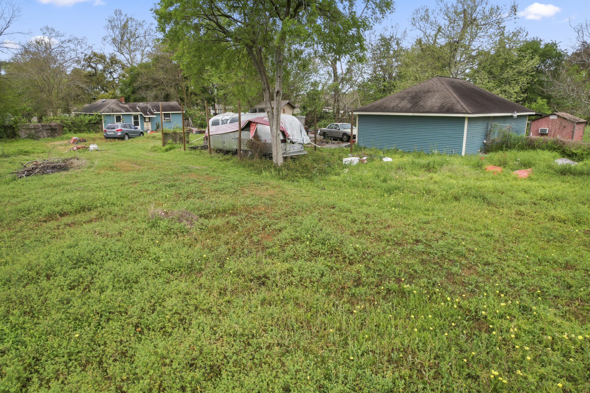 6302 Tuskegee Street Houston, TX 77091 - Photo 21 of 27 a backyard of a house with table and chairs