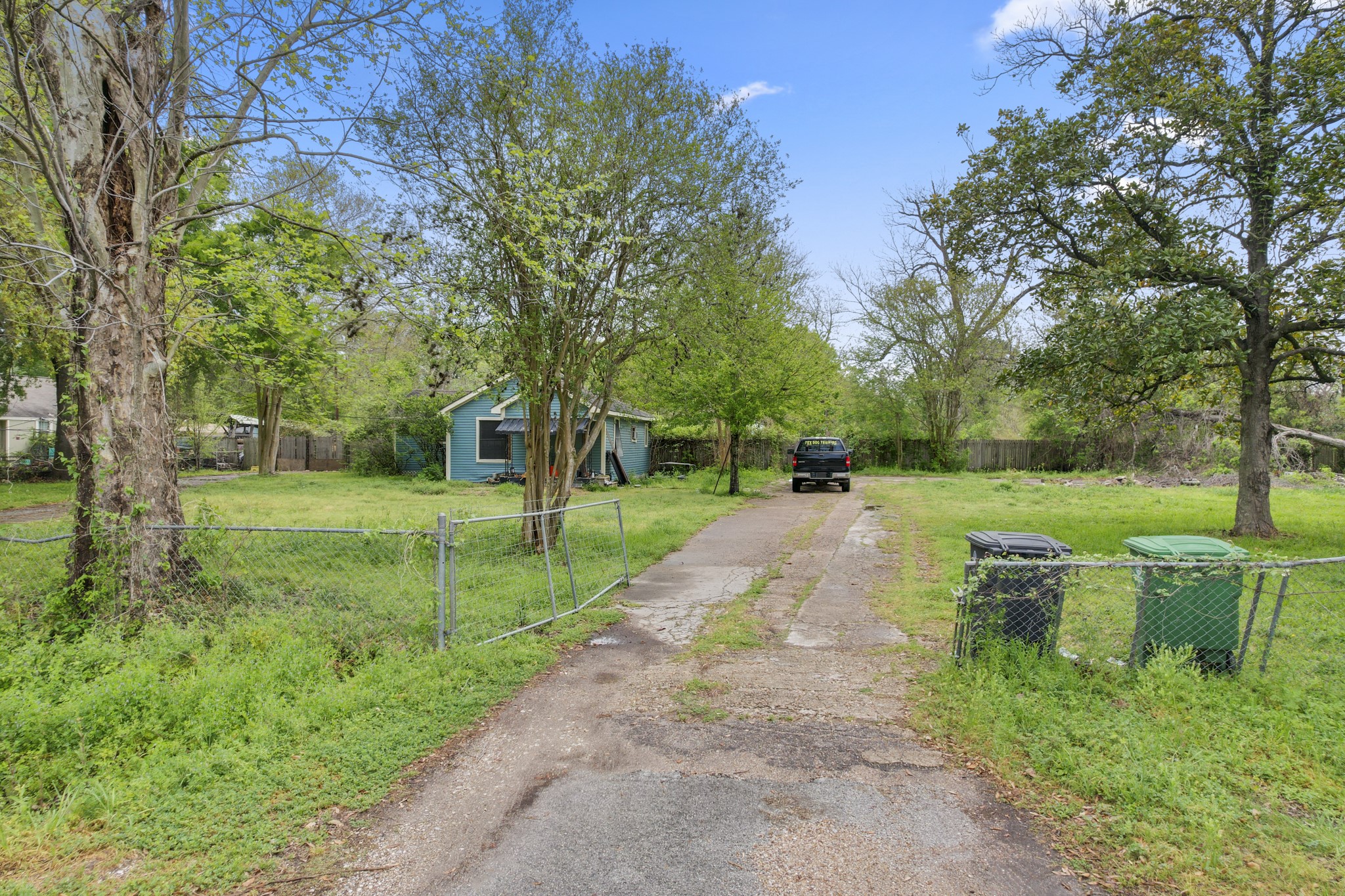 6302 Tuskegee Street Houston, TX 77091 - Photo 23 of 27 a view of a park with large trees