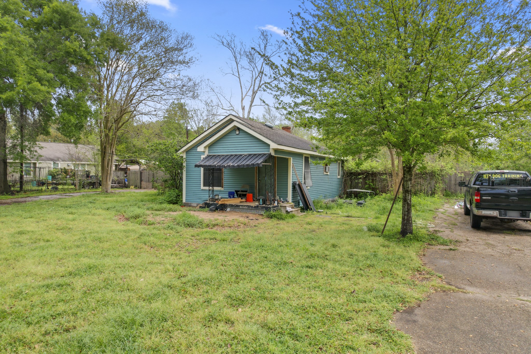 6302 Tuskegee Street Houston, TX 77091 - Photo 25 of 27 a view of house with backyard and trees
