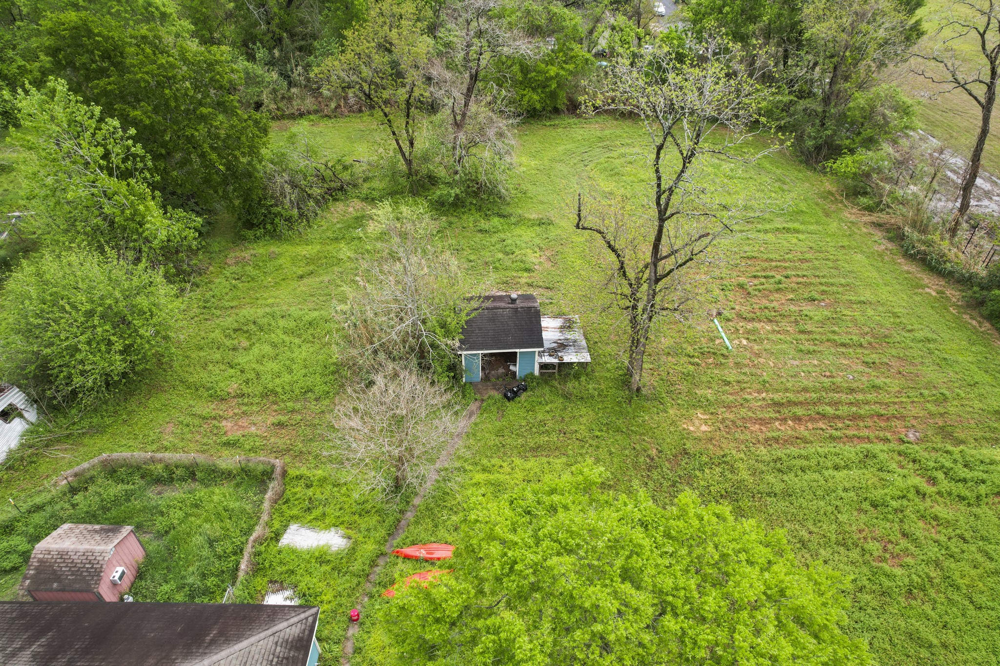6302 Tuskegee Street Houston, TX 77091 - Photo 3 of 27 a backyard of a house with lots of green space