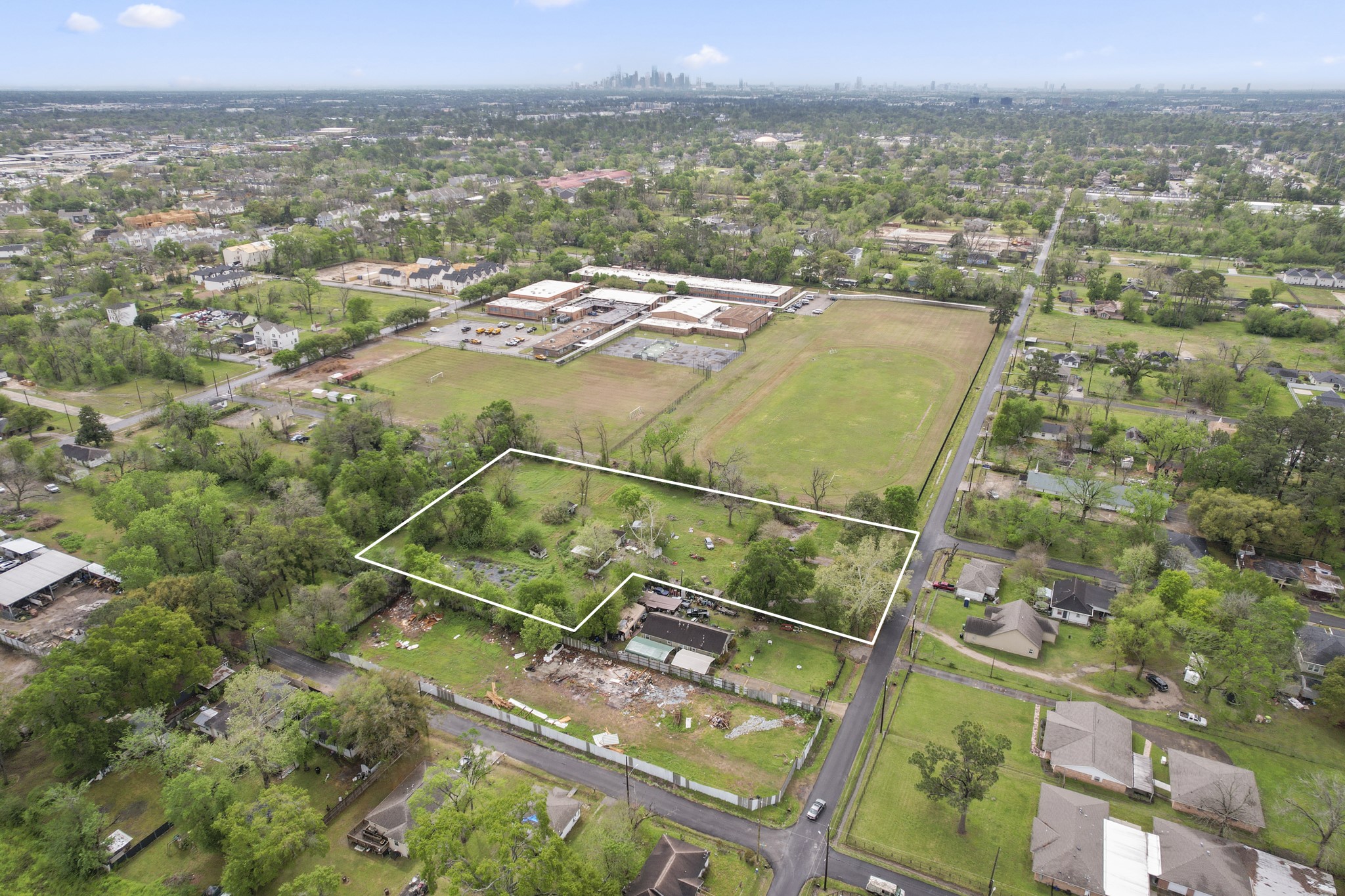 6302 Tuskegee Street Houston, TX 77091 - Photo 10 of 27 view of a city
