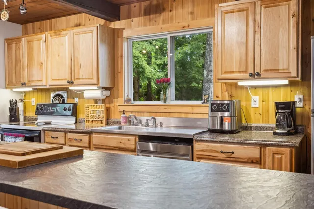 $625,000 | 46 Crestwood Drive, Conway, NH 03845