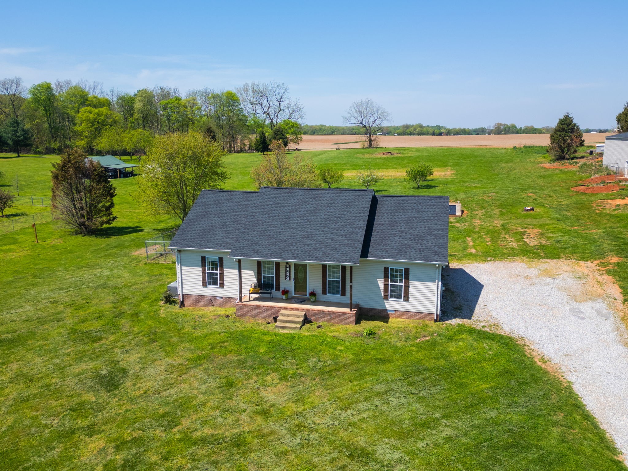 5958 Fred Perry Road Springfield, TN 37172 - Photo 4 of 32 a front view of a house with garden