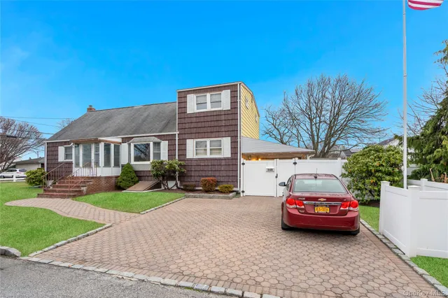 $659,900 | 149 Byrd Street, Lindenhurst, NY 11757