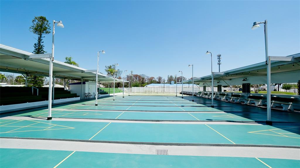 10315 Cortez Road West, Unit 1B Bradenton, FL 34210 - Photo 35 of 48 a view of a basket ball ground