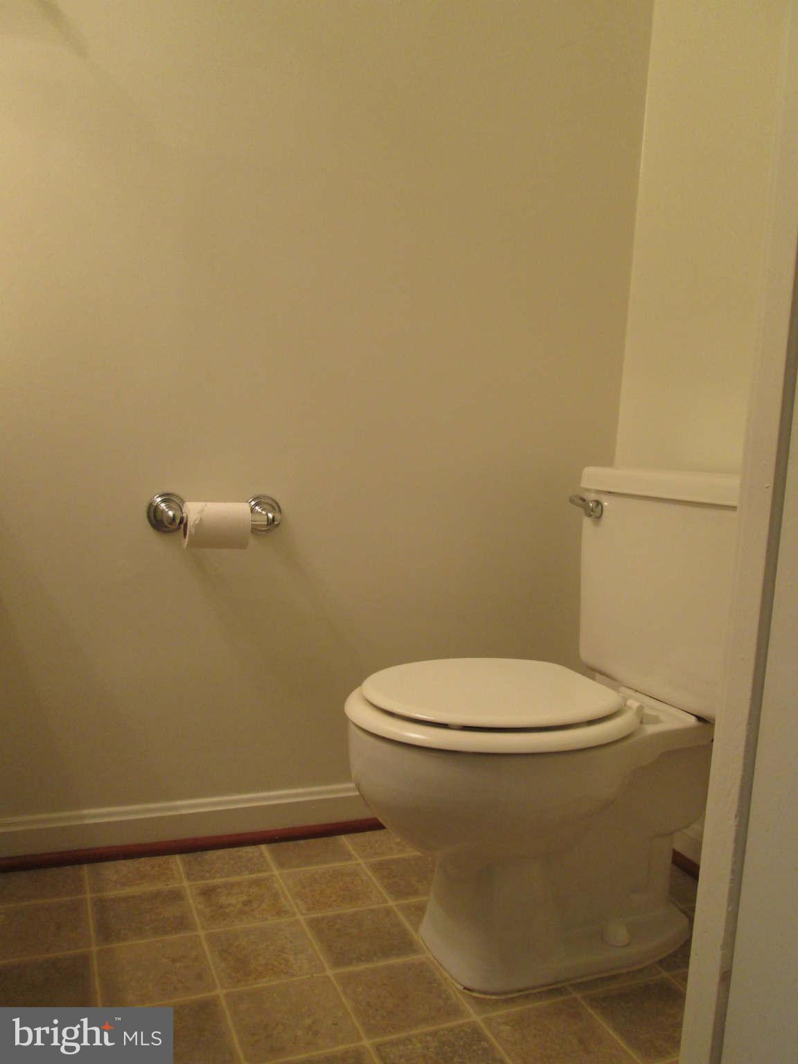 4905 7th Road South Arlington, VA 22204 - Photo 11 of 30 Bath