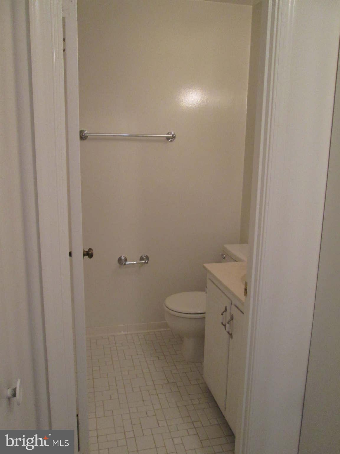 4905 7th Road South Arlington, VA 22204 - Photo 13 of 30 Bath