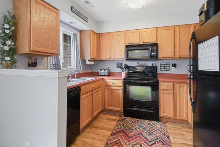 3474 Rivers Edge Dr. St. Joseph, MI 49085 - Photo 4 of 14 04_3474RiversEdgeDr_5_Kitchen_LowRes