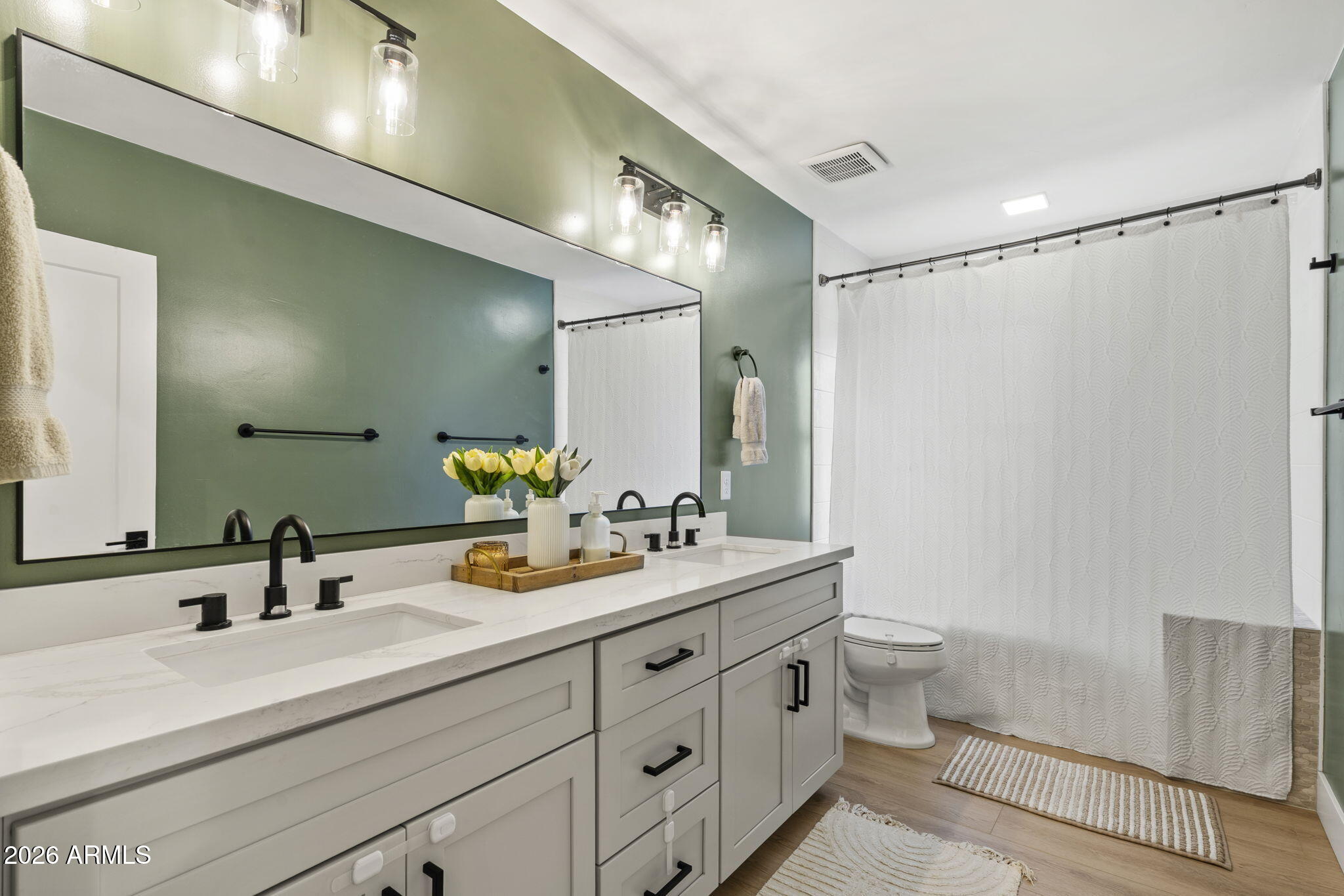 3515 East Piccadilly Road Phoenix, AZ 85018 - Photo 18 of 21 Bathroom